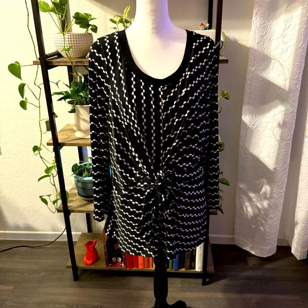 Nice stretchy ALFANI tie top 1X